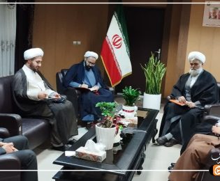 نشست صمیمی مدیر حوزه علمیه استان فارس با فرماندار شیراز