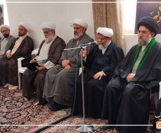 مباحث آموزشی در حوزه‌های علمیه همراه تهذیب و تزکیه نفس همراه است .