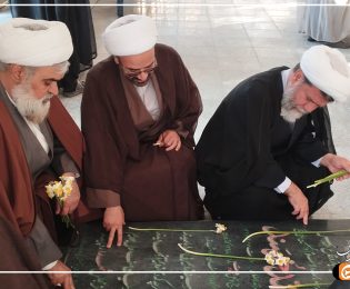 گل باران قبور شهدای کازرون