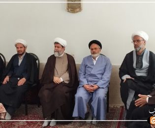نسشت صمیمی مدیر حوزه علمیه فارس با کادر مدرسه علمیه امام صادق علیه السلام گویم