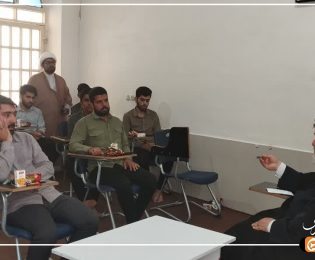 دیدار مدیر حوزه علمیه فارس با طلاب مدرسه علمیه امام صادق علیه‌السلام قیروکارزین