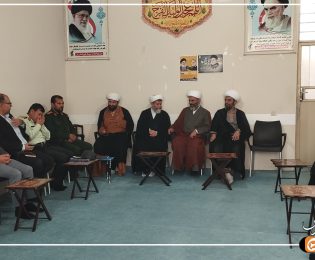 برگزاری جلسه مدیر حوزه علمیه استان فارس با مسئولان ادارات قیروکارزین در حاشیه سفر استانی