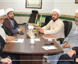 نشست هم‌اندیشی مدیر و معاونین حوزه‌ علمیه فارس با مدیر مدرسه علمیه رضویه شیراز