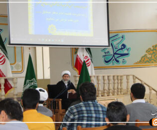 تأکید مدیر حوزه علمیه فارس بر تقوا، خشیت الهی و مجاهدت علمی در جمع طلاب آباده