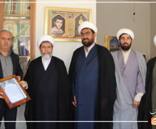 دیدار با خانواده طلبه شهید علی قلی محمدی در آباده