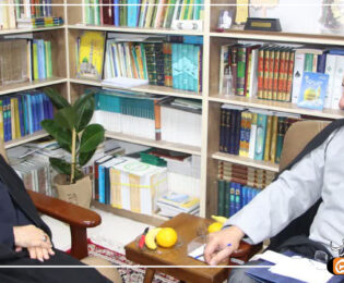 معیشت طلاب و اساتید باید هدفمند و هوشمند باشد