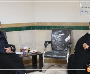نشست صمیمی مدیر حوزه علمیه استان فارس با حجت‌الاسلام والمسلمین پیروزمند