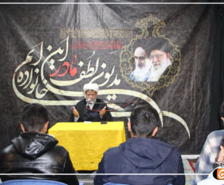 حوزه علمیه همواره در مقابل استعمار و نفوذ فرهنگی ایستاده است