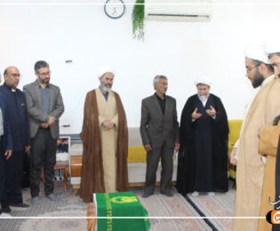 دیدار مدیر حوزه علمیه فارس با خانواده شهید مدافع امنیت حجت‌الاسلام علیرضا حقیقی در قیروکارزین