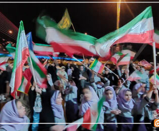 گزارش تصویری هفتادویکمین شب ایستادگی