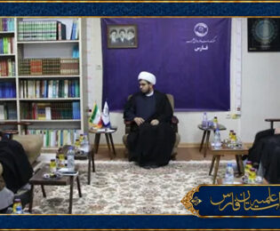 نشست رئیس مرکز خدمات حوزه های علمیه با مدیر حوزه علمیه استان و جمعی از شخصیت های حوزوی فارس